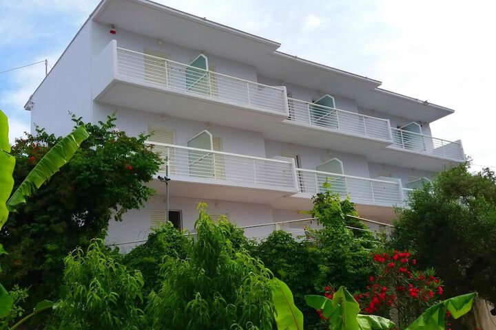 Hotel 76 of 82