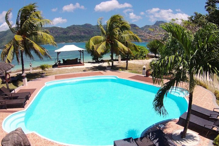 Hotel with Pool