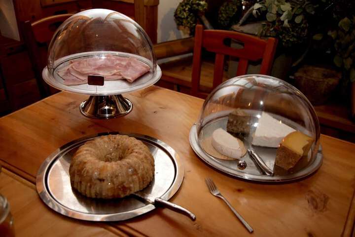Dining 40 of 57