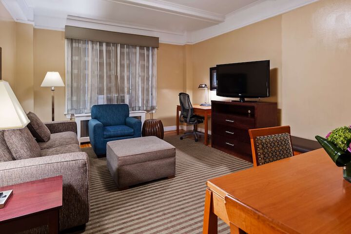 Best Western Plus Hospitality House New York | Bookonline.com