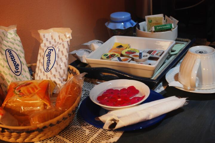 Breakfast/Coffee Service 29 of 40