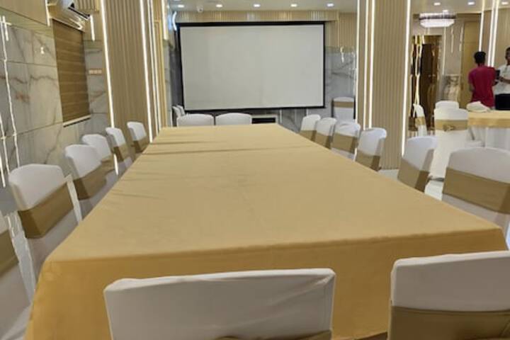 Ballroom/Hall 12 of 15
