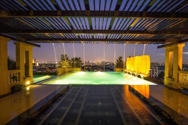 Hotel Pool