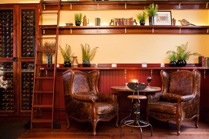 Lounge 43 of 61