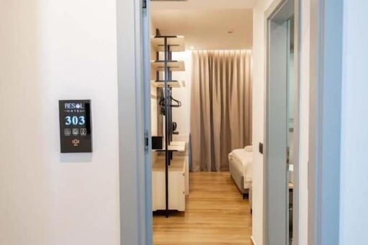 Room 21 of 80
