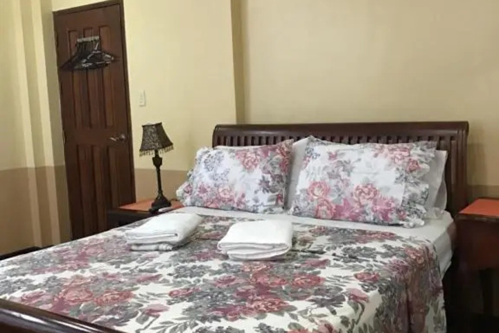 Room 4 of 12