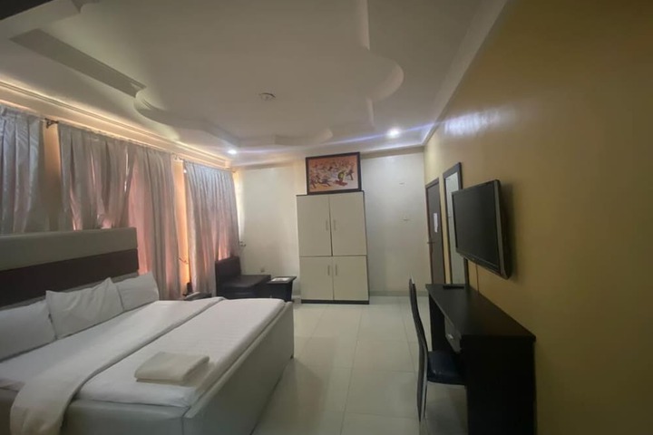 Room 15 of 31
