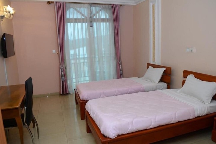 Room 28 of 87