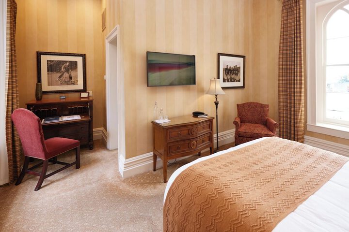 Room 12 of 37