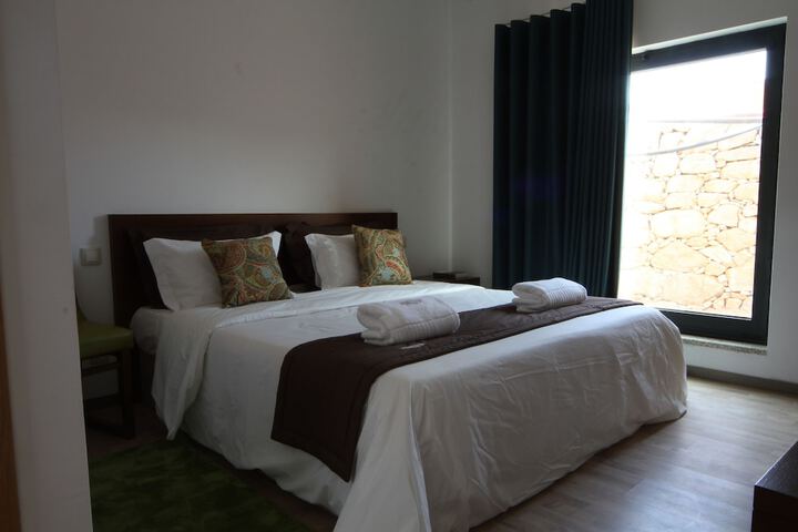 Room 10 of 32