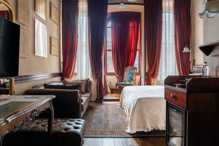 Room 18 of 47