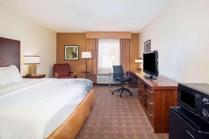 1 King Bed (6 of 16)