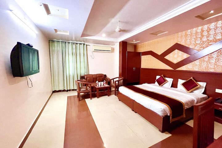 Room 16 of 38
