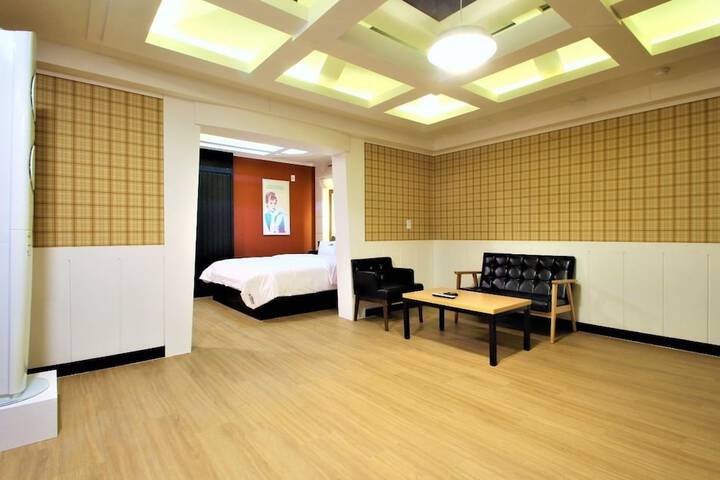 Room 13 of 49