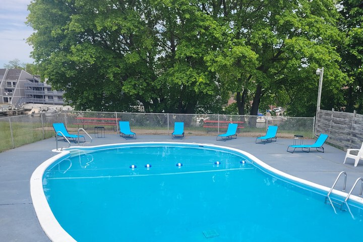 Pool 12 of 16