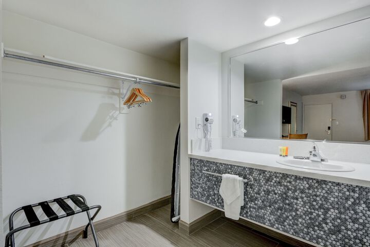 Bathroom sink