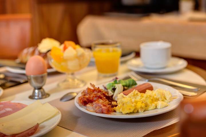Breakfast/Coffee Service 60 of 70