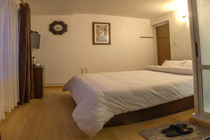 Room 14 of 16