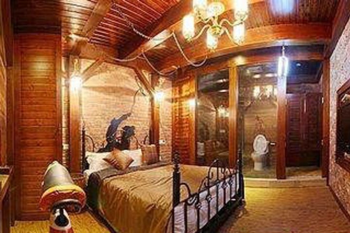 Room 21 of 37