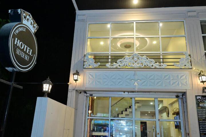 Wishotel Xpress Silver Sky