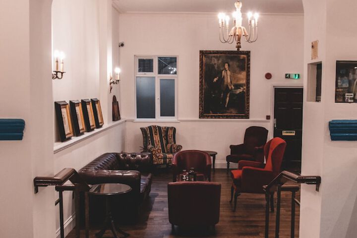 Lounge 66 of 69