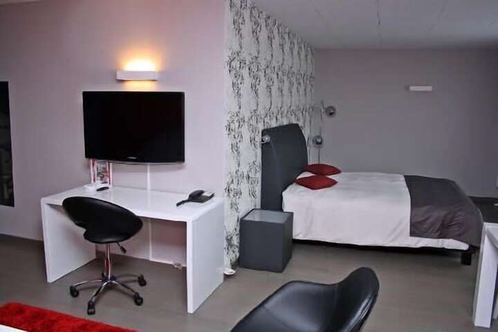 Room 3 of 55