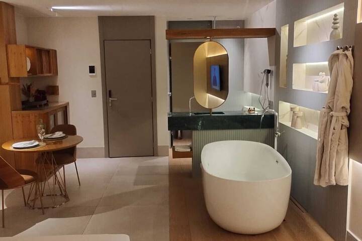 Room 12 of 35