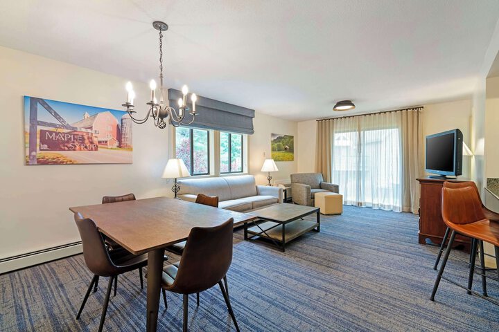 Suite 1 King Bed Second Floor Sofa Bed Kitchen Separate Living Area WiFi Full Breakfast (7 of 34)