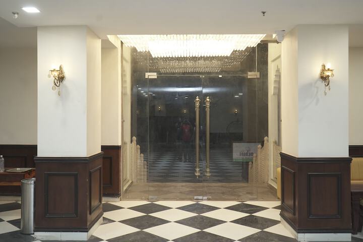 Hotel 2 of 136