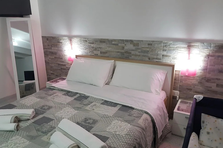 Room 6 of 19