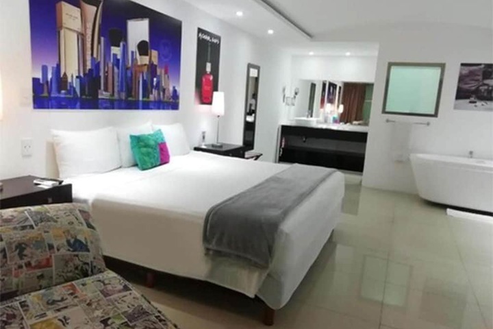 Room 25 of 39