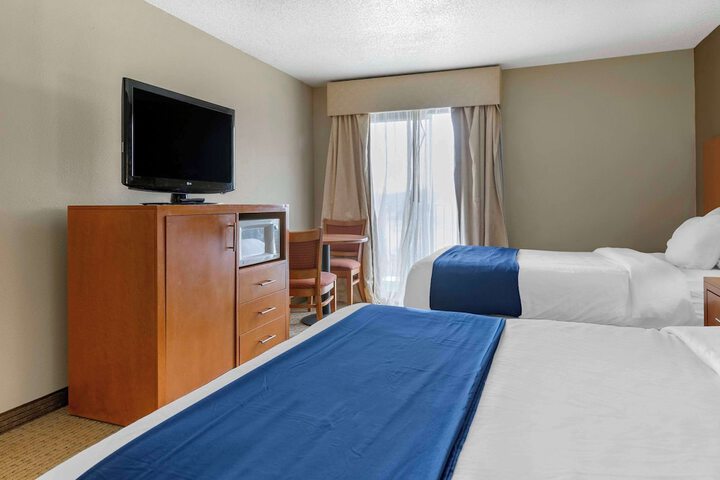 Suite King Bed Accessible (9 of 17)