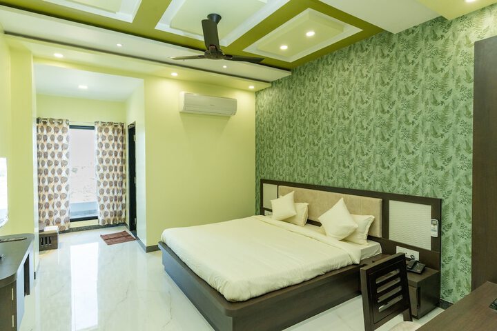 Room 9 of 21