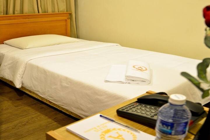 Room 4 of 12