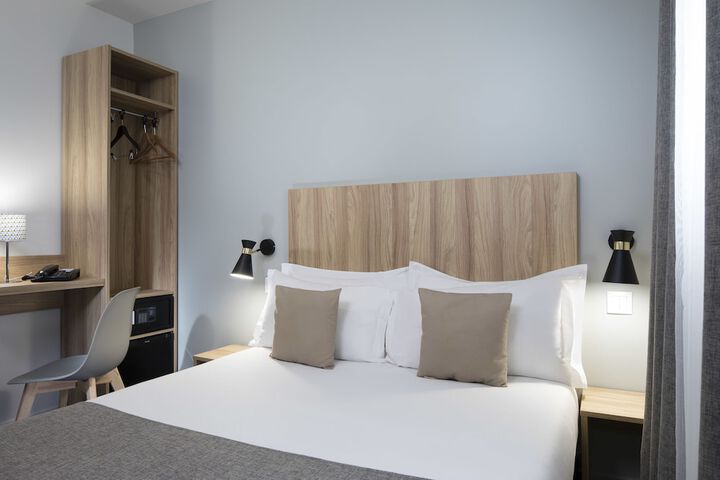Room 8 of 22