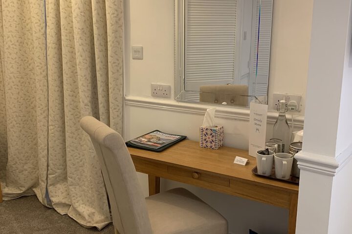 Room 2 of 122