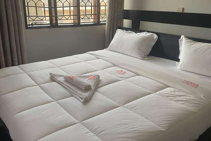 Room 1 of 2