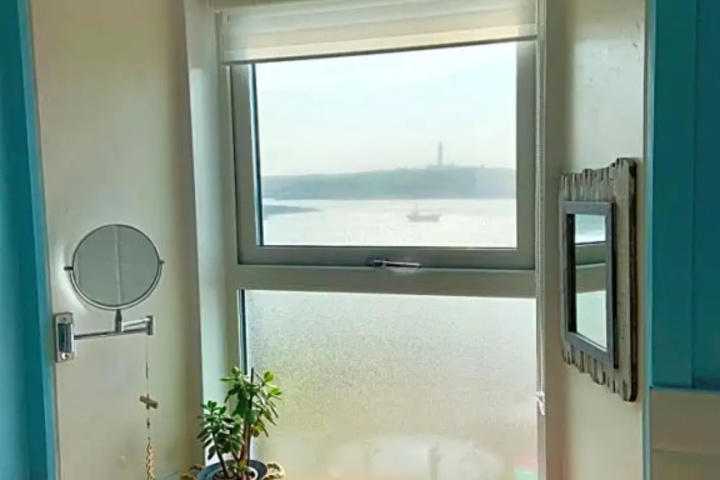 Room 8 of 13