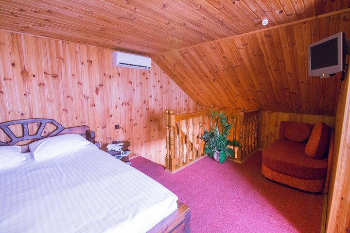 Room 8 of 66