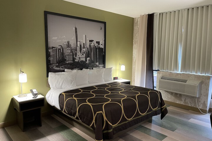 Room 10 of 27