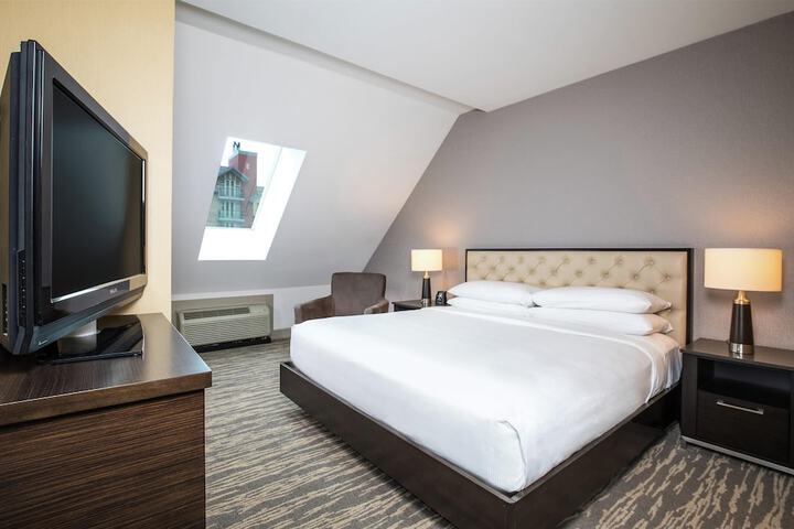 Room 21 of 120
