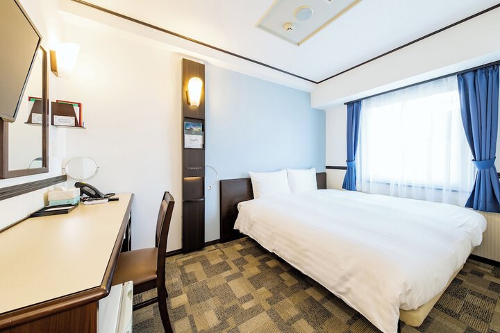 Room 13 of 36