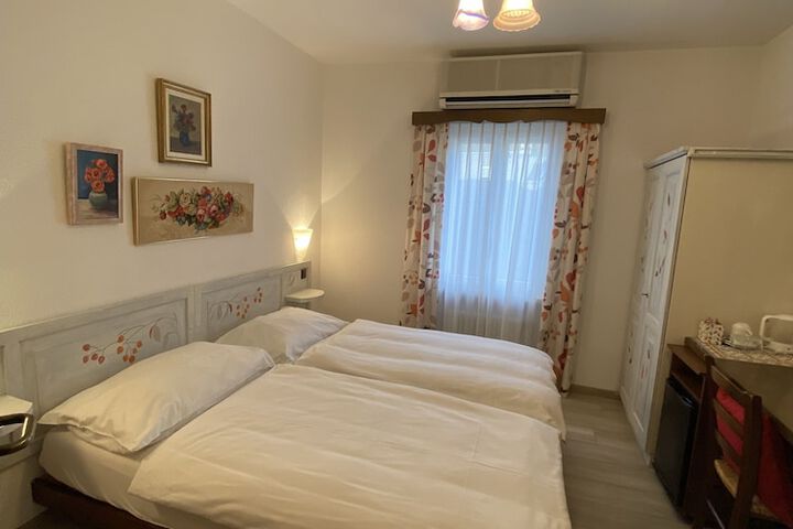 Room 15 of 38