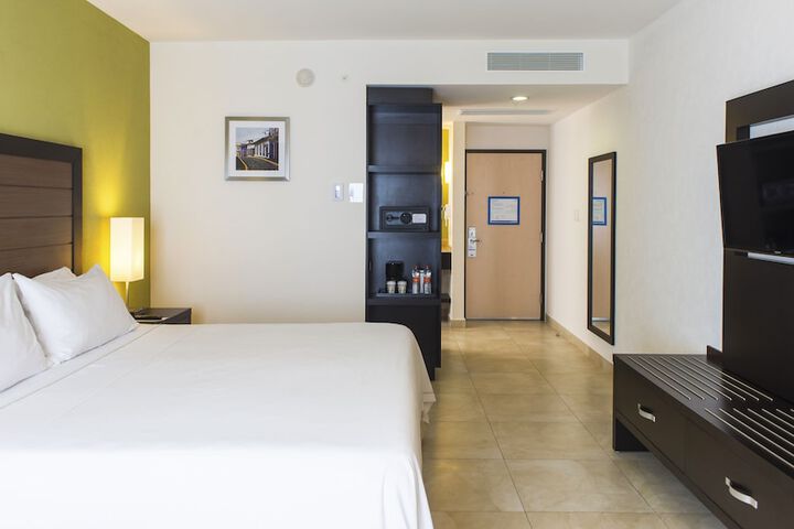 Room 6 of 107