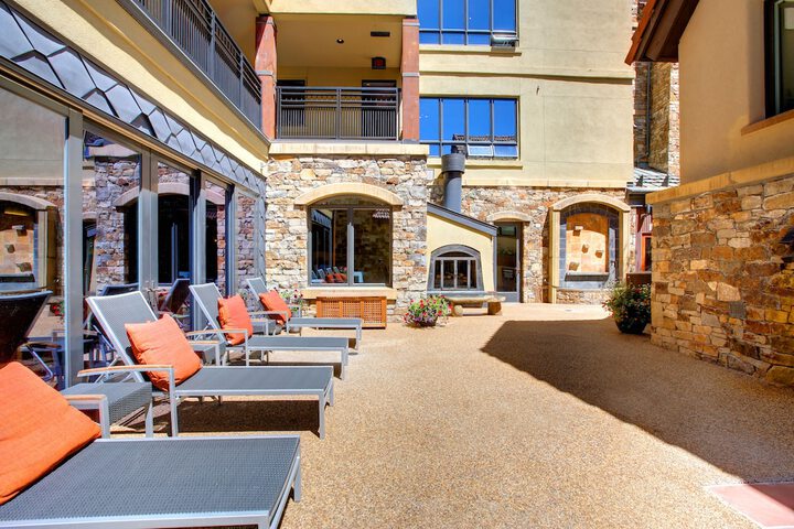Hotel Exterior 140 of 156