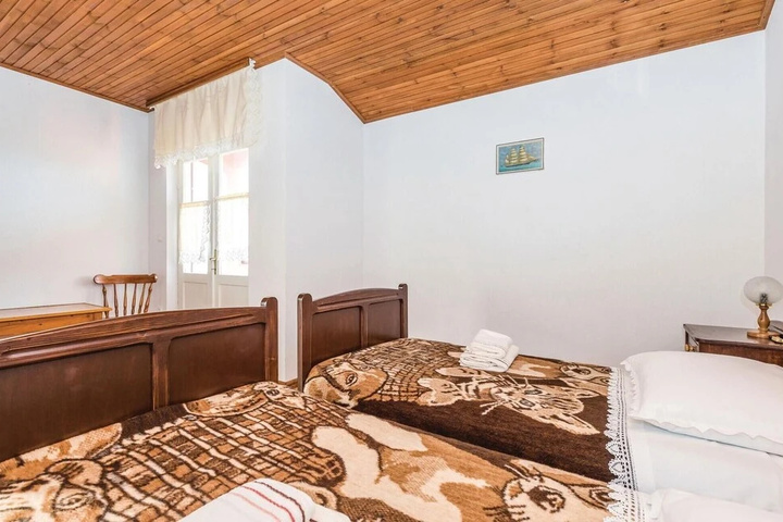 Room 2 of 18