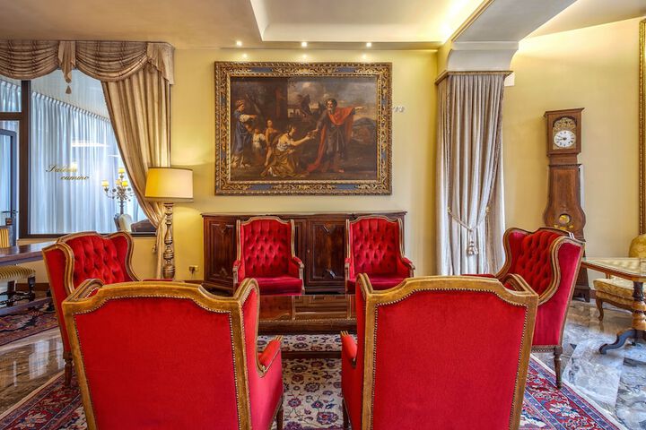 Entrance & Lobby
