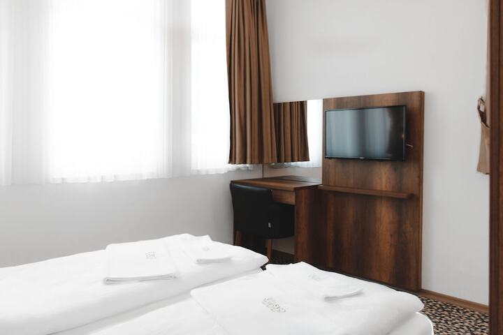 Room 16 of 44