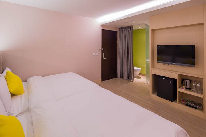 Room 9 of 34
