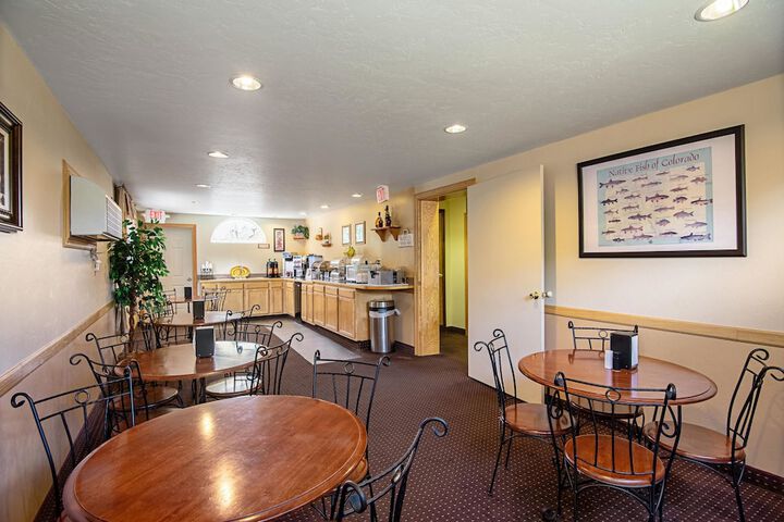 Breakfast/Coffee Service 23 of 30